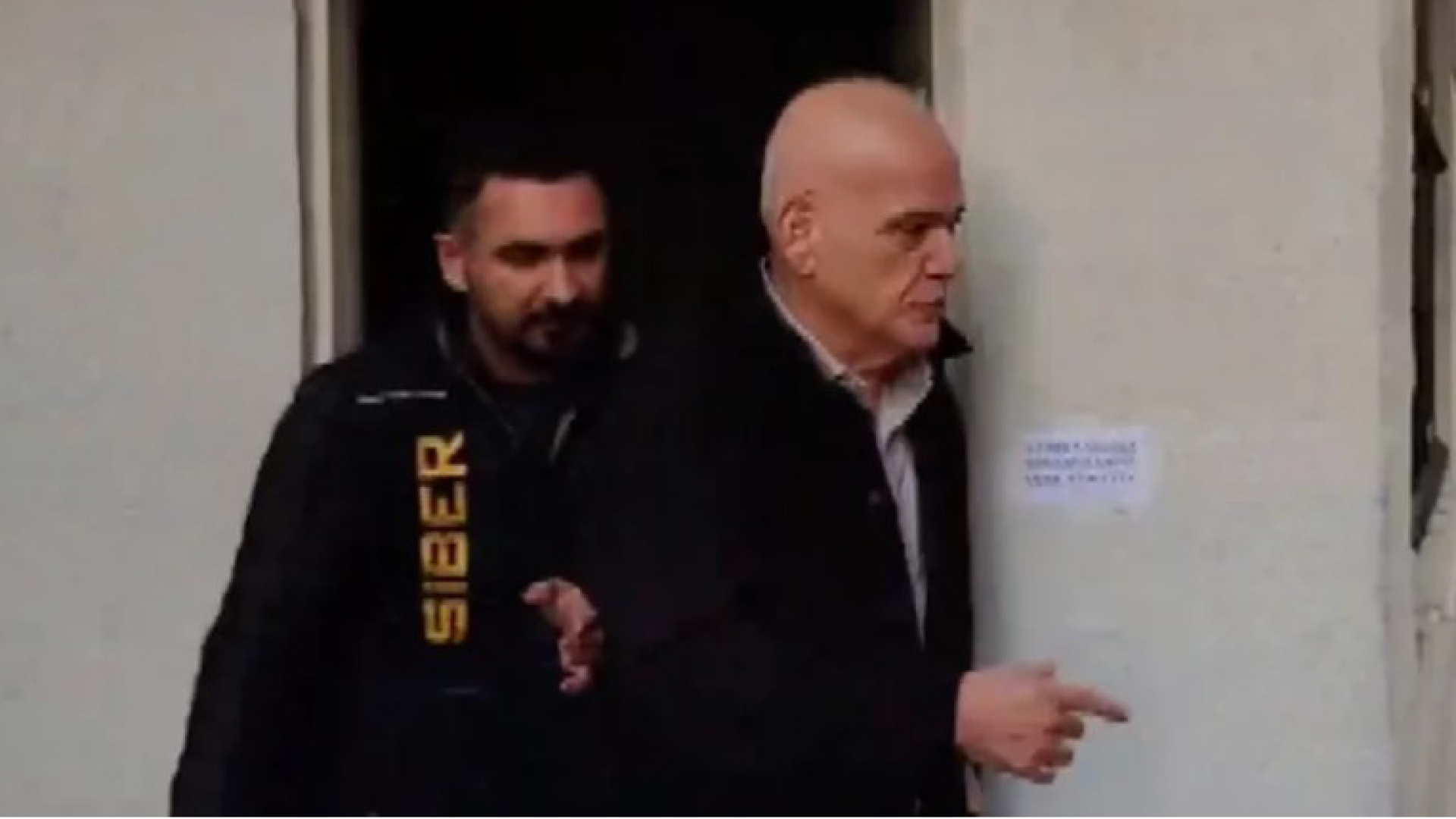 Ahmet Çakar Gözaltında Rahatsızlandı: Kalp Krizi Şüphesiyle Hastaneye Kaldırıldı