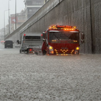 Antalya'da sağanak! 8 kişi kurtarıldı