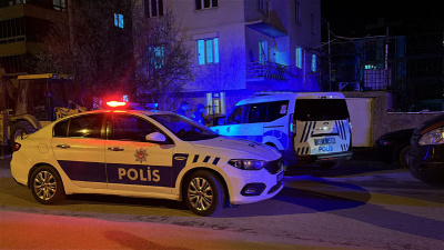 Annesini darbeden babasına saldırdı