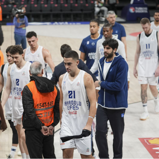 Anadolu Efes'e Aliağa Petkimspor şoku!