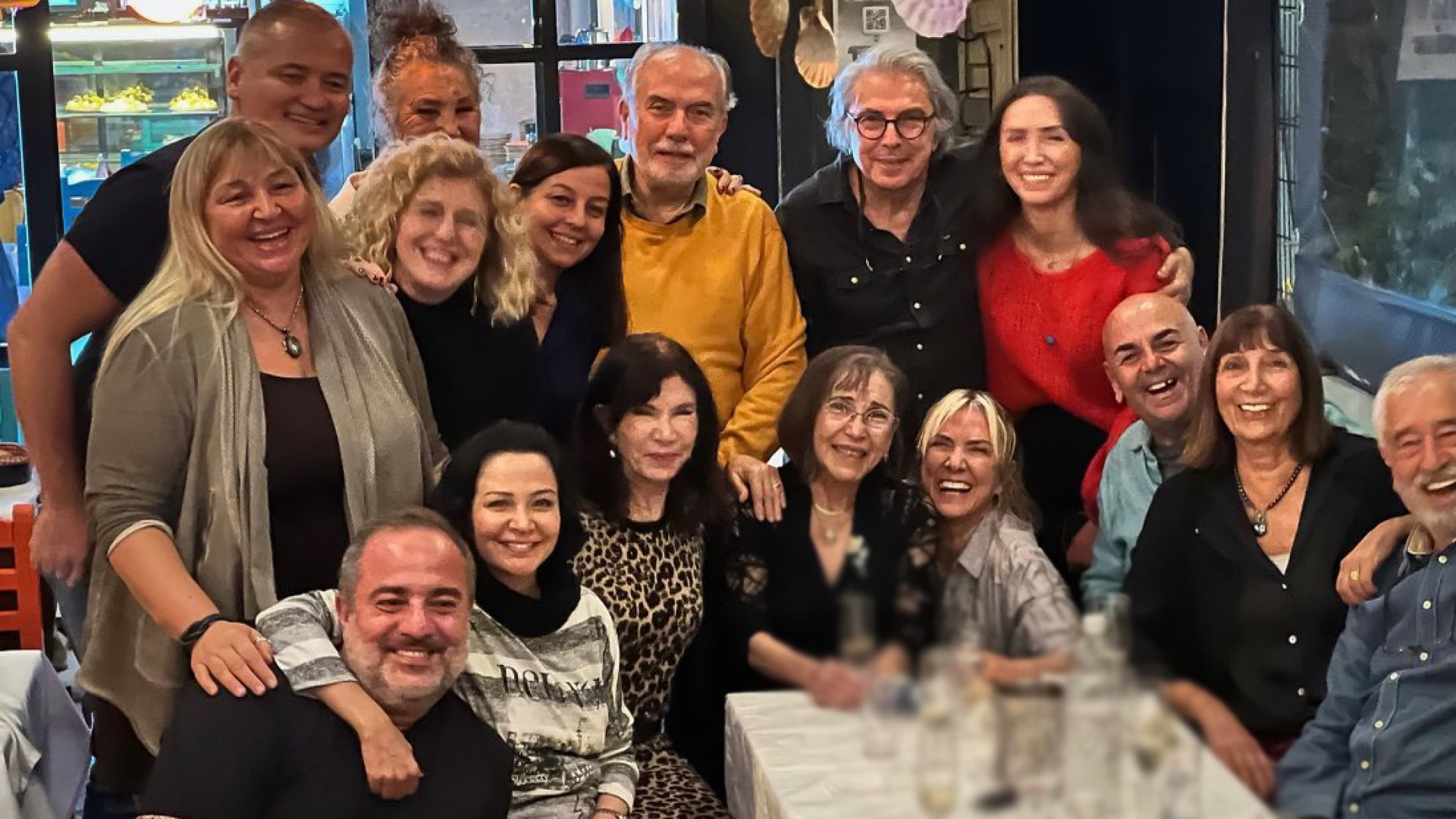 Gül Onat'a tiyatrocu dostlarından ziyaret: 55 yıllık dostluk