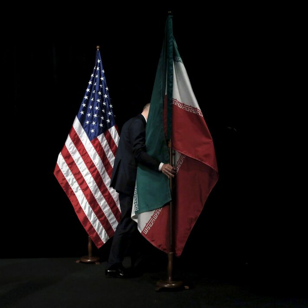 ABD’nin yeni kabusu: İran pasaportu, Pentagon kartı