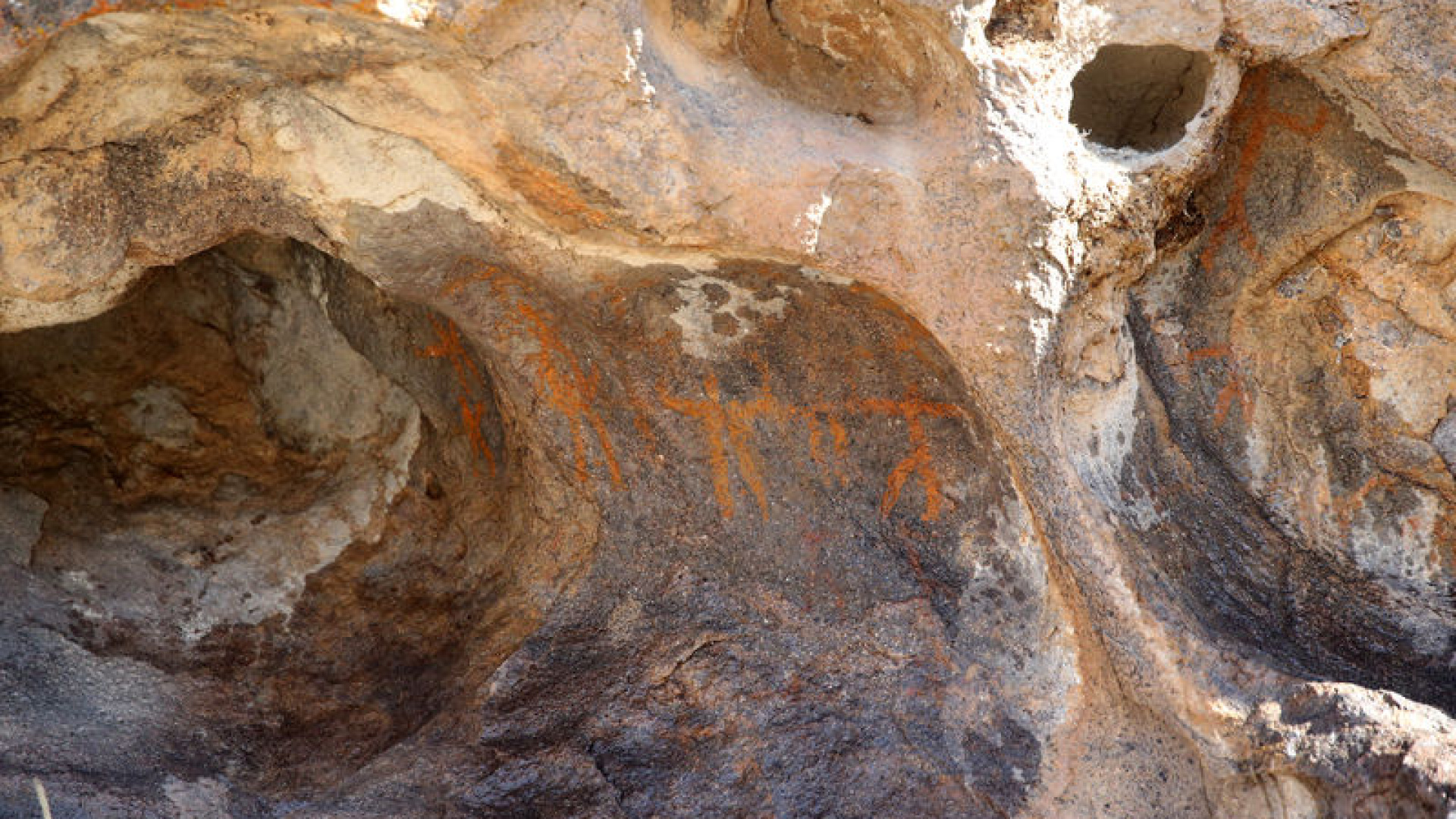 Kayseri'de insan figürlü kaya resimleri keşfedildi