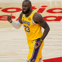 Lakers LeBron James'le kazandı!