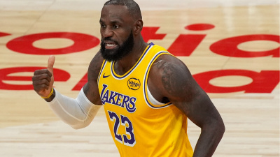 Lakers LeBron James'le kazandı!