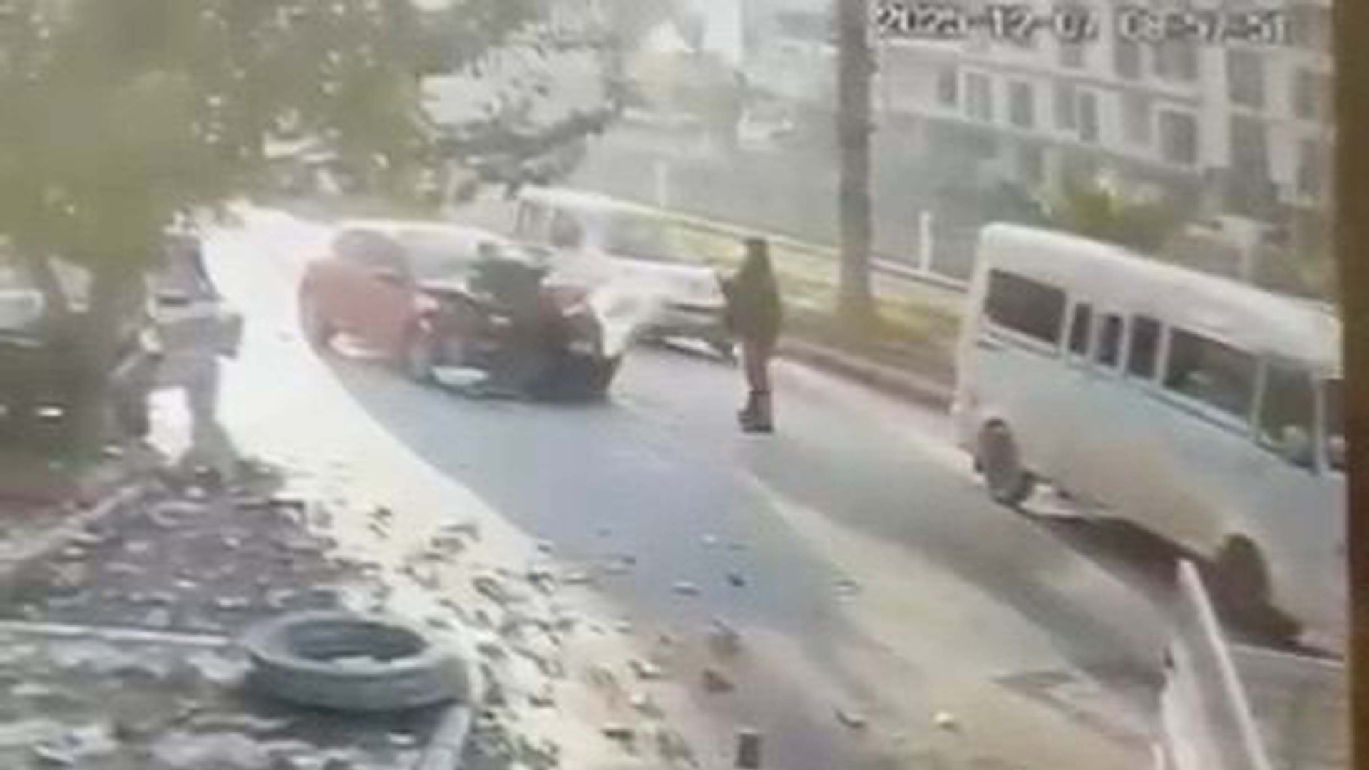 Saldırgana kelepçe! Çarptı, çekti, paylaştı, tutuklandı! | Son dakika haberleri