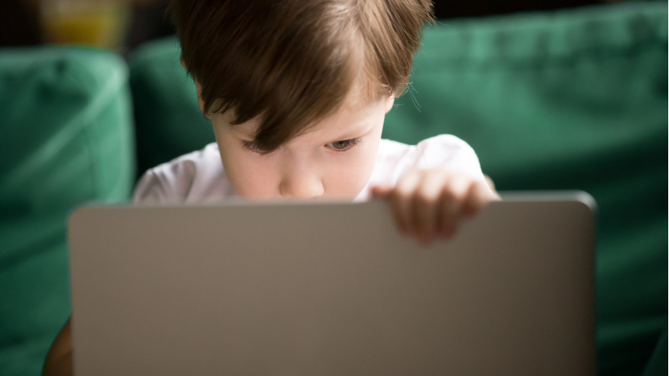 Çocuklarda ekran bağımlılığının sinyalleri