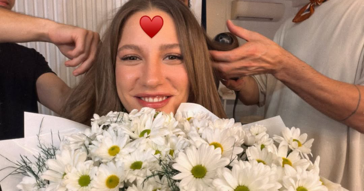 Serenay Sarıkaya, papatyalar içinde poz verdi - Magazin haberleri
