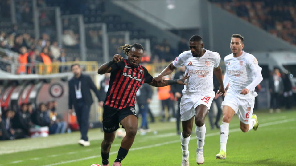 Çorum FK, lider Pendik'i iki golle geçti!