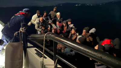 İzmir açıklarında 37 düzensiz göçmen kurtarıldı