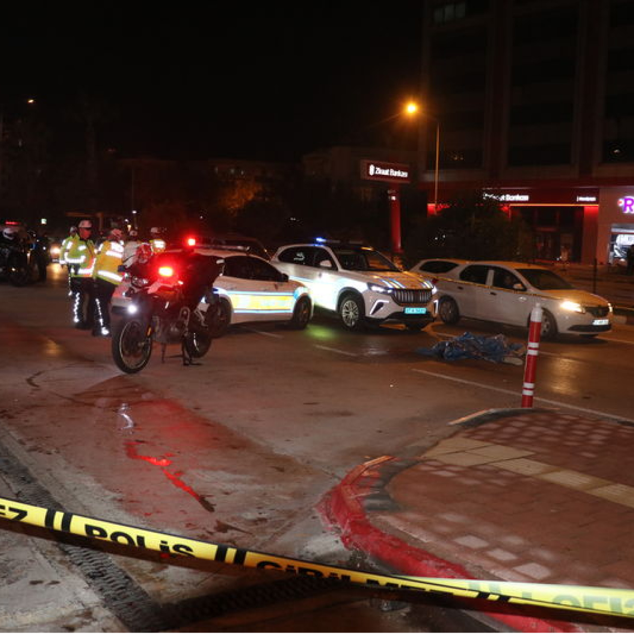 Kamyonetle çarpışan motosikletin sürücüsü hayatını kaybetti