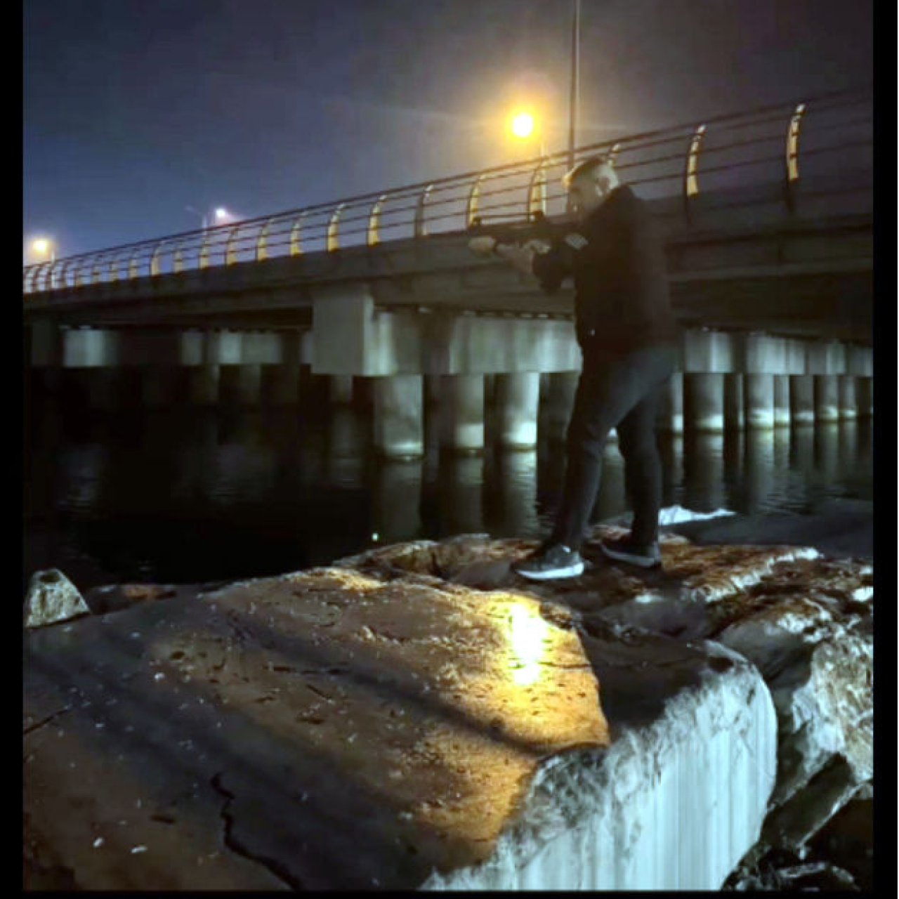 'Ses terapisi' diye denize ateş açtı