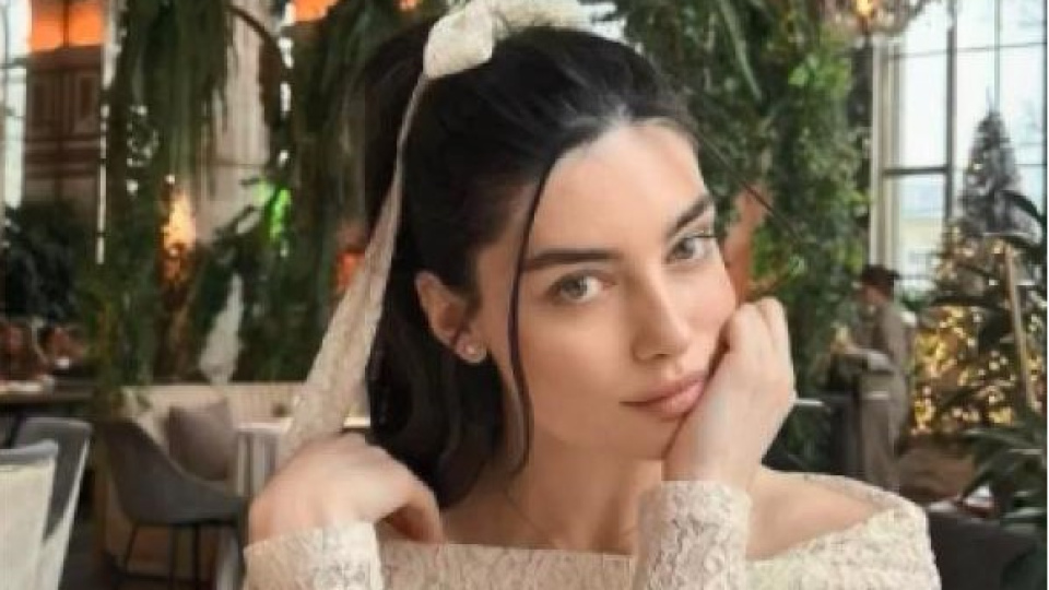 Model Büşra Karakaş, Rus turisti darp etti iddiası!