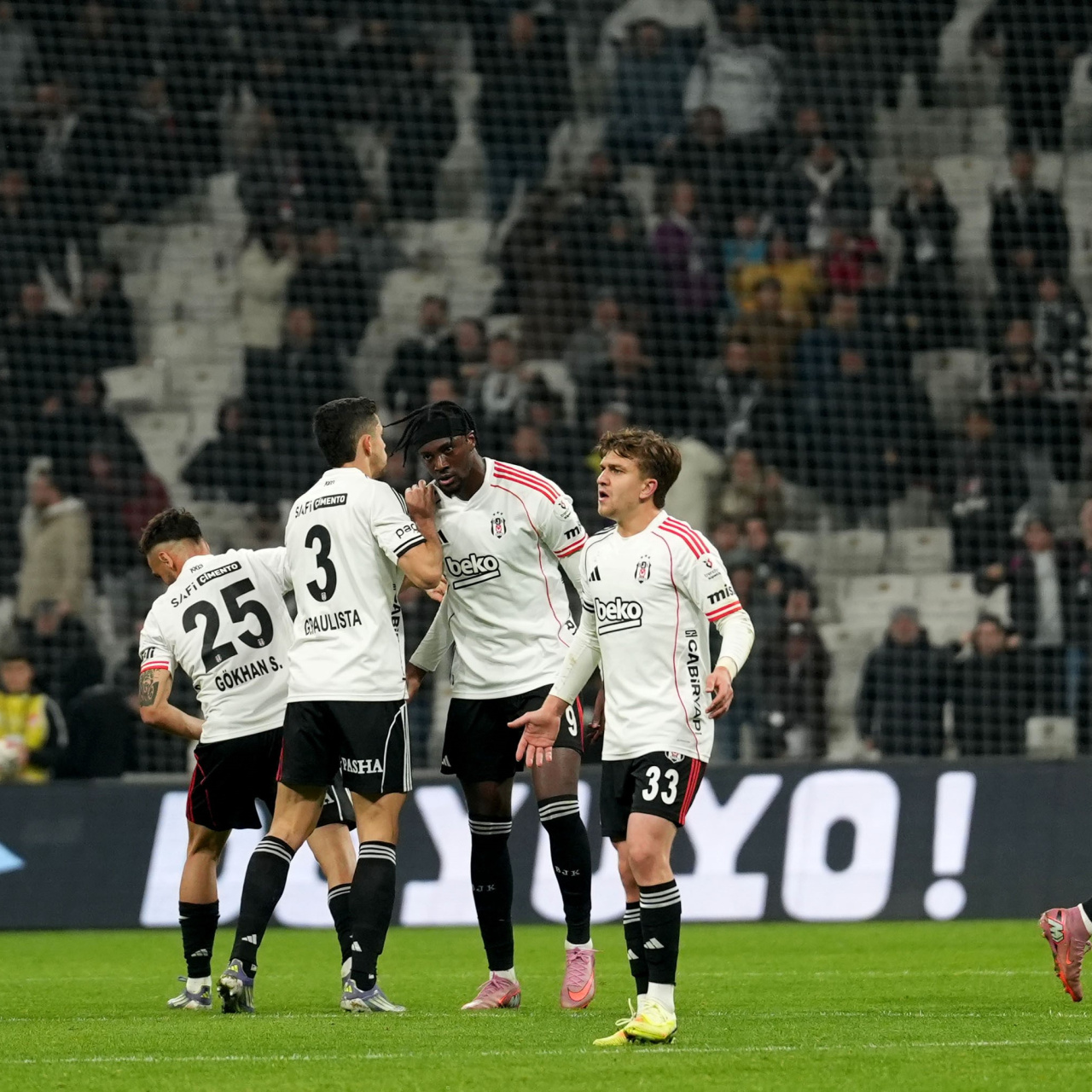 Beşiktaş bitiremiyor!