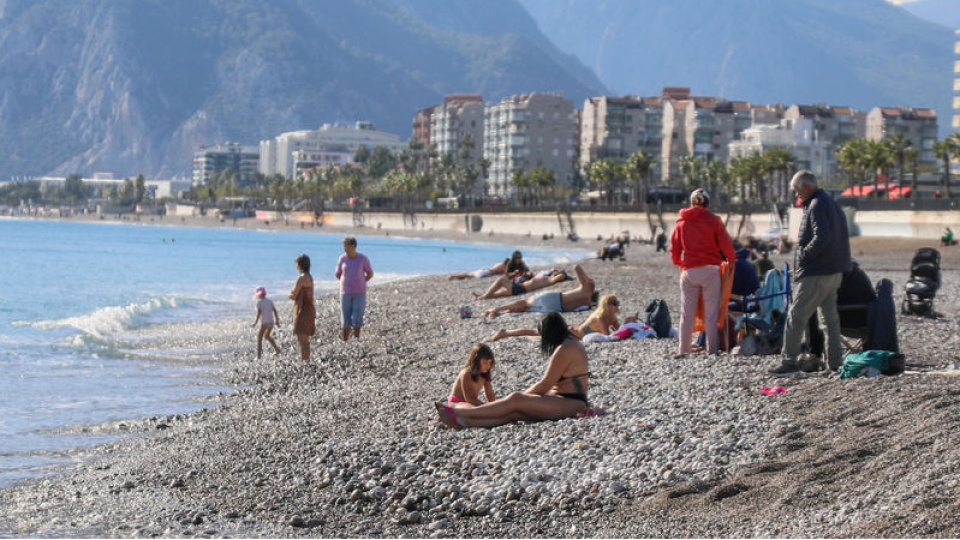 Aralık ayında o kentte denize girip güneşlendiler