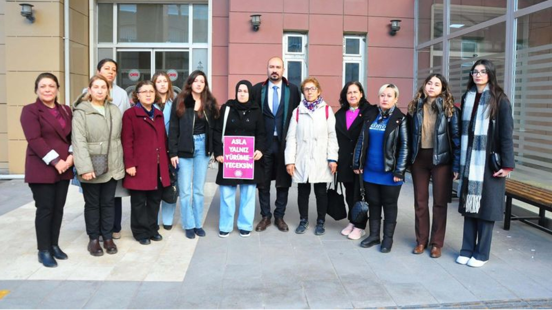 Son dakika: Manisa Haberleri: Boşanma aşamasındaki eşi tarafından 5 yerinden bıçaklanan kadın: "Öldüğümü zannederek beni bıraktı" | Son dakika haberleri