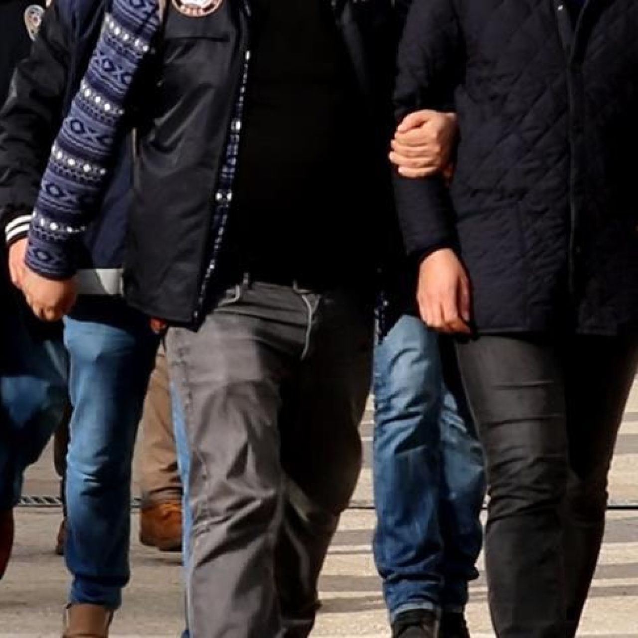 Rüşvet soruşturmasında 8 tutuklama