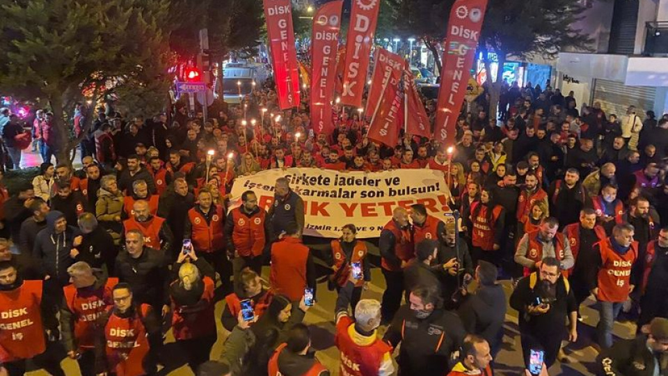 İzmir Büyükşehir Belediyesi işçilerinden eylem