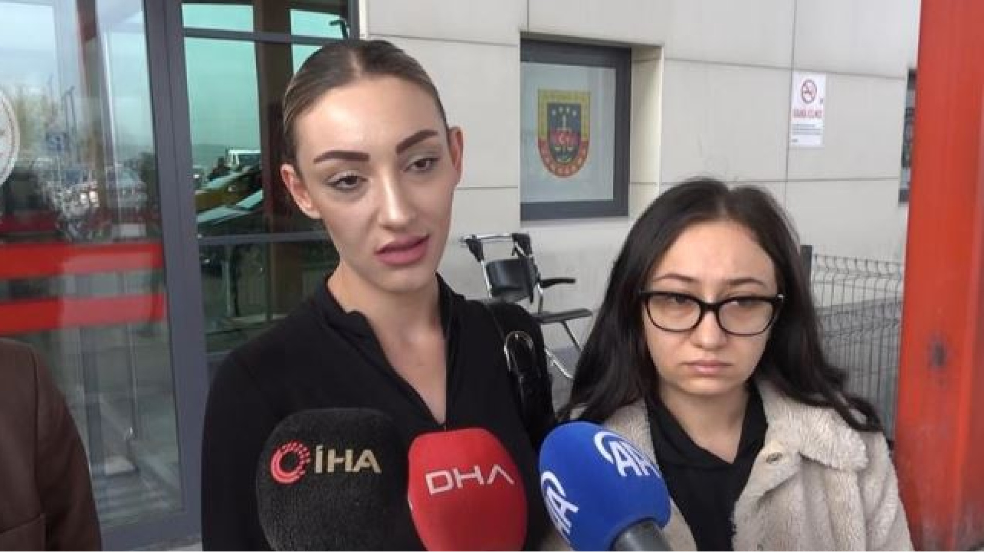 Şarkıcı Güllü'nün kızı Tuğyan Ülker Gülter ve arkadaşı Sultan Nur Ulu gözaltına alındı