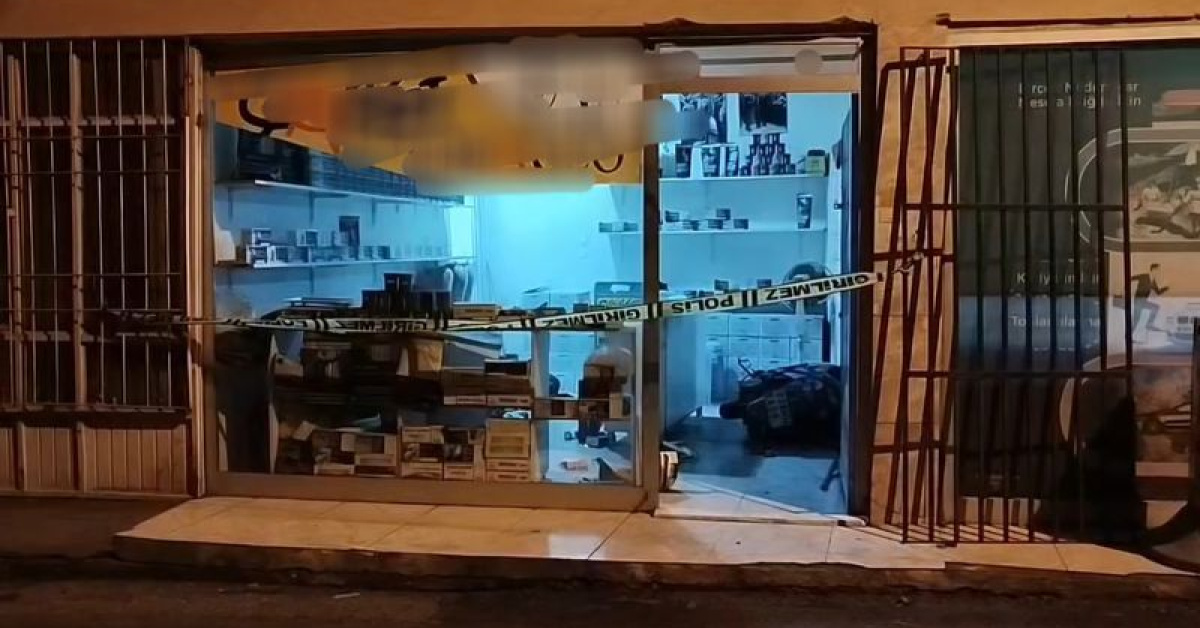 Arkadaşının iş yerinin önünde silahla vuruldu