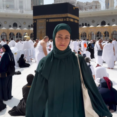 Ünlü oyuncu Umre'ye gitti