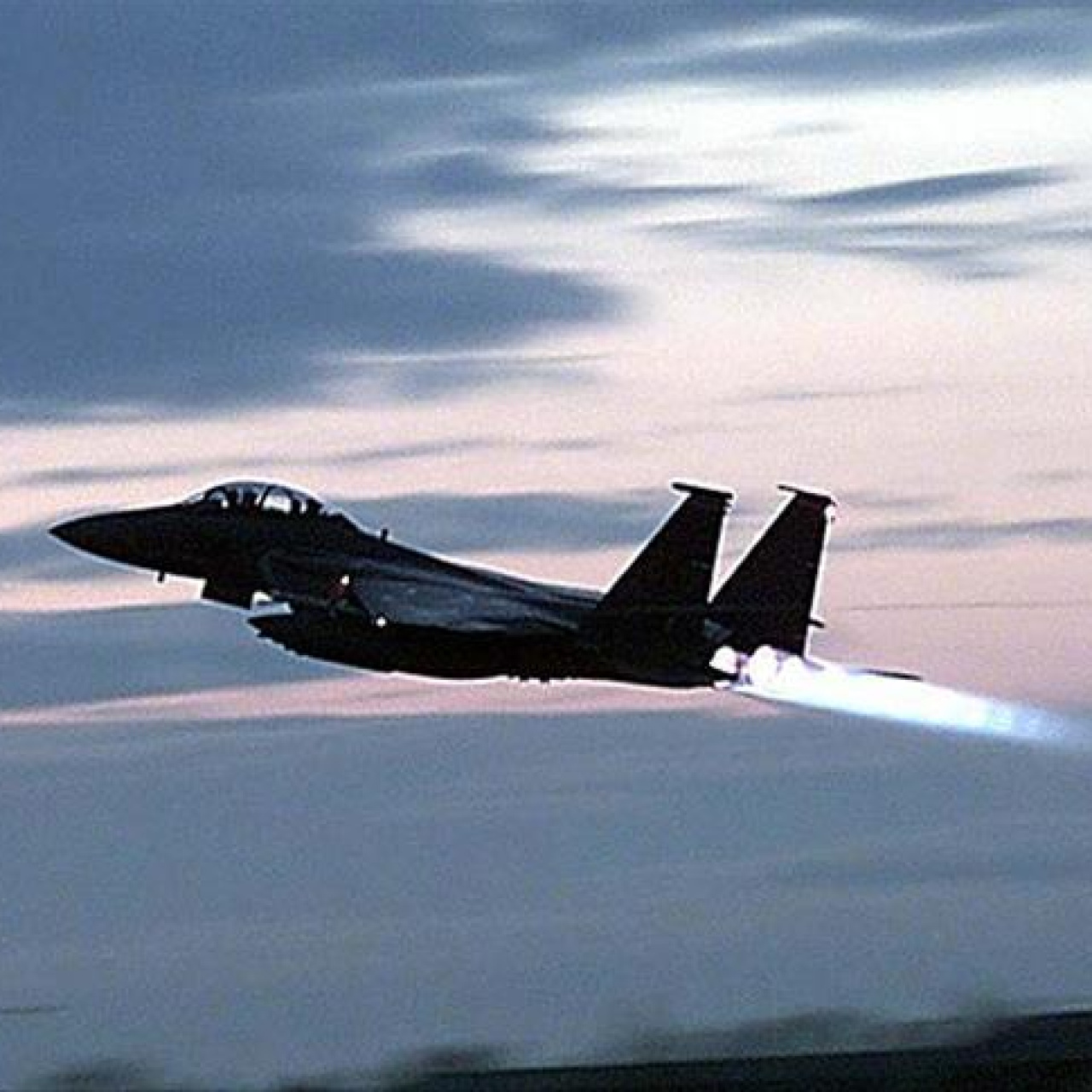 ABD jetleri, Venezuela çevresinde uçuş yaptı