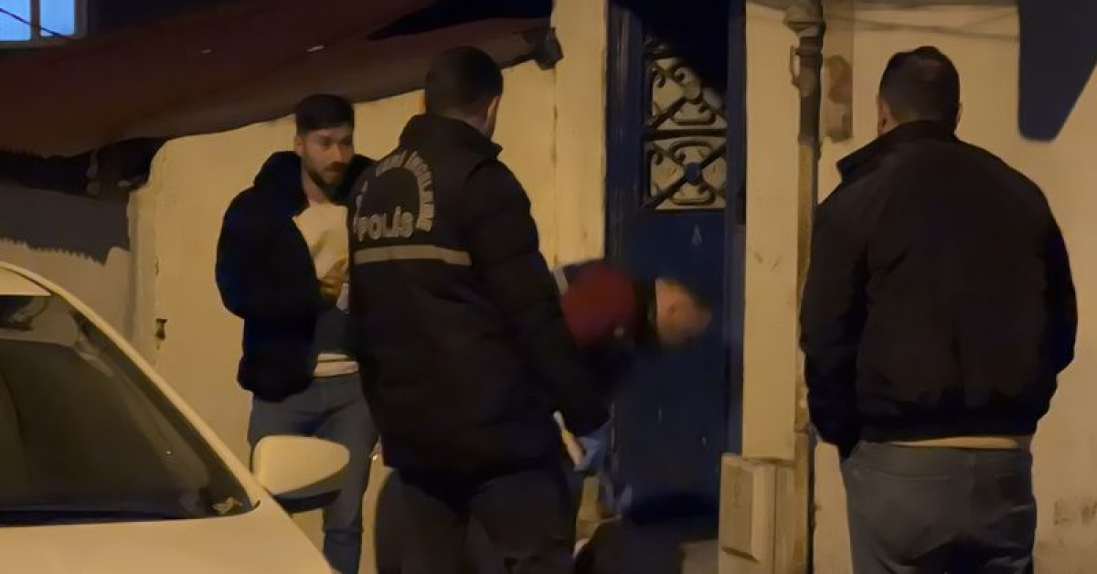 Anne çocuğun ağzını bantlayıp darp ettiler! Evde gasp dehşeti | son dakika haber | Son dakika haberleri