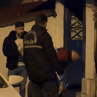 Anne çocuğun ağzını bantlayıp darp ettiler! Evde gasp dehşeti!