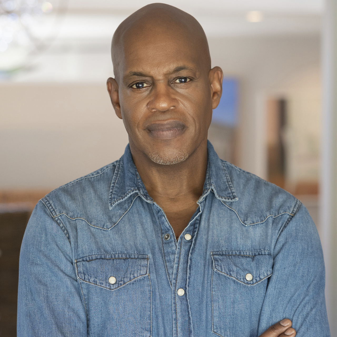 Evinde bıçaklanarak öldürüldü