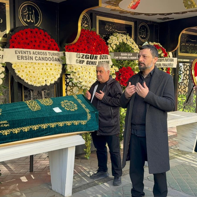 Babasına veda etti