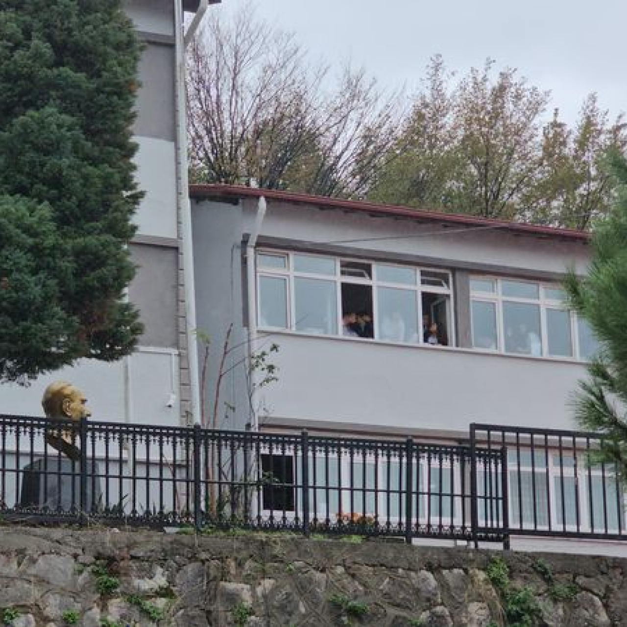 Veli, öğretmeni yüzünden yaraladı!