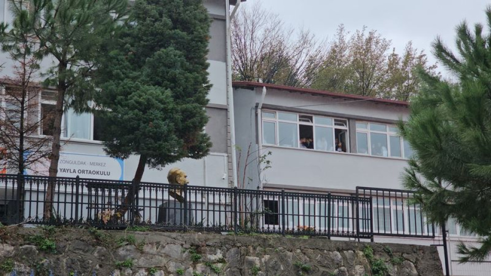 Veli, öğretmeni yüzünden yaraladı!