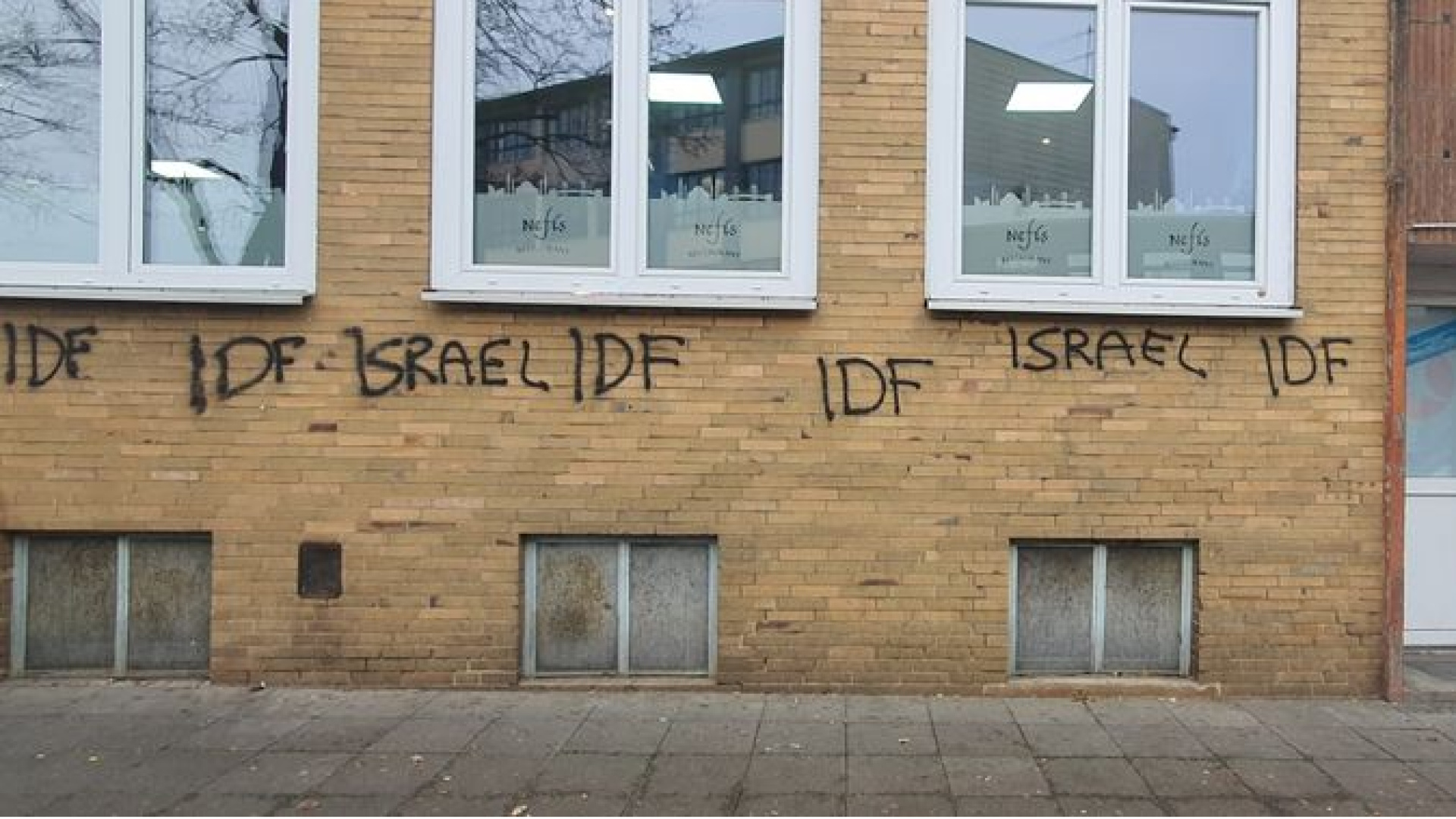 Almanya’da iki Türk camisine düzenlenen saldırıda duvarlara "İsrail" ve "IDF" yazıldı | Dış Haberler