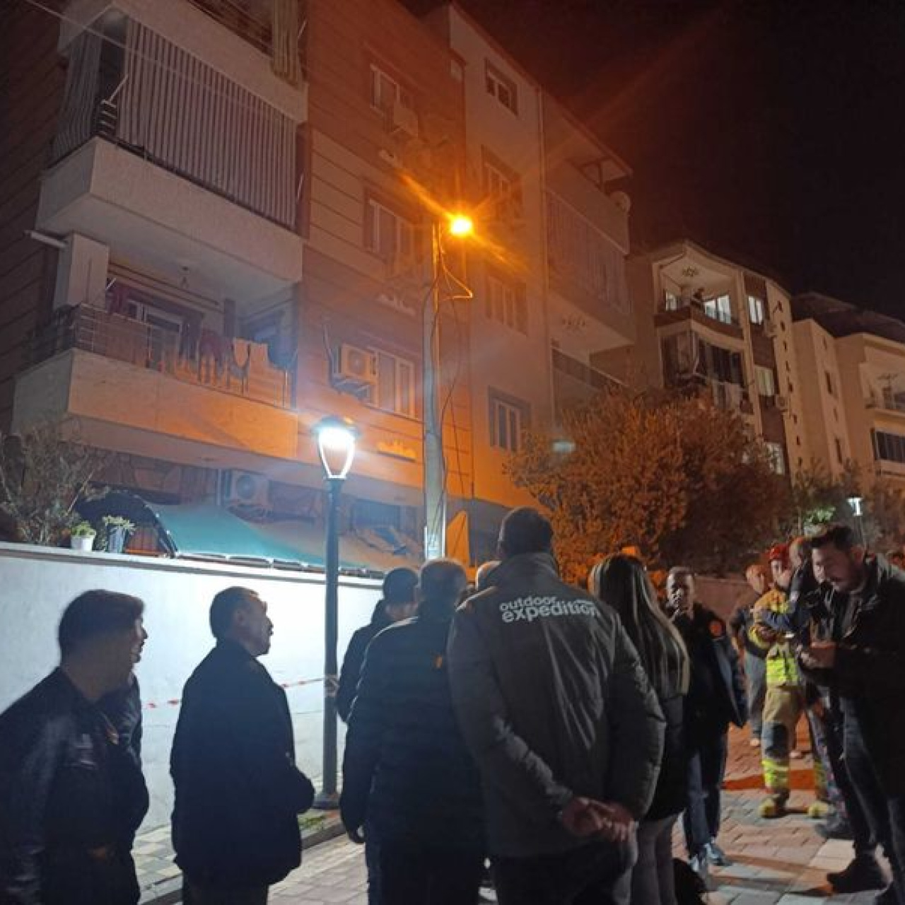 Manisa'da 2 bina tahliye edildi