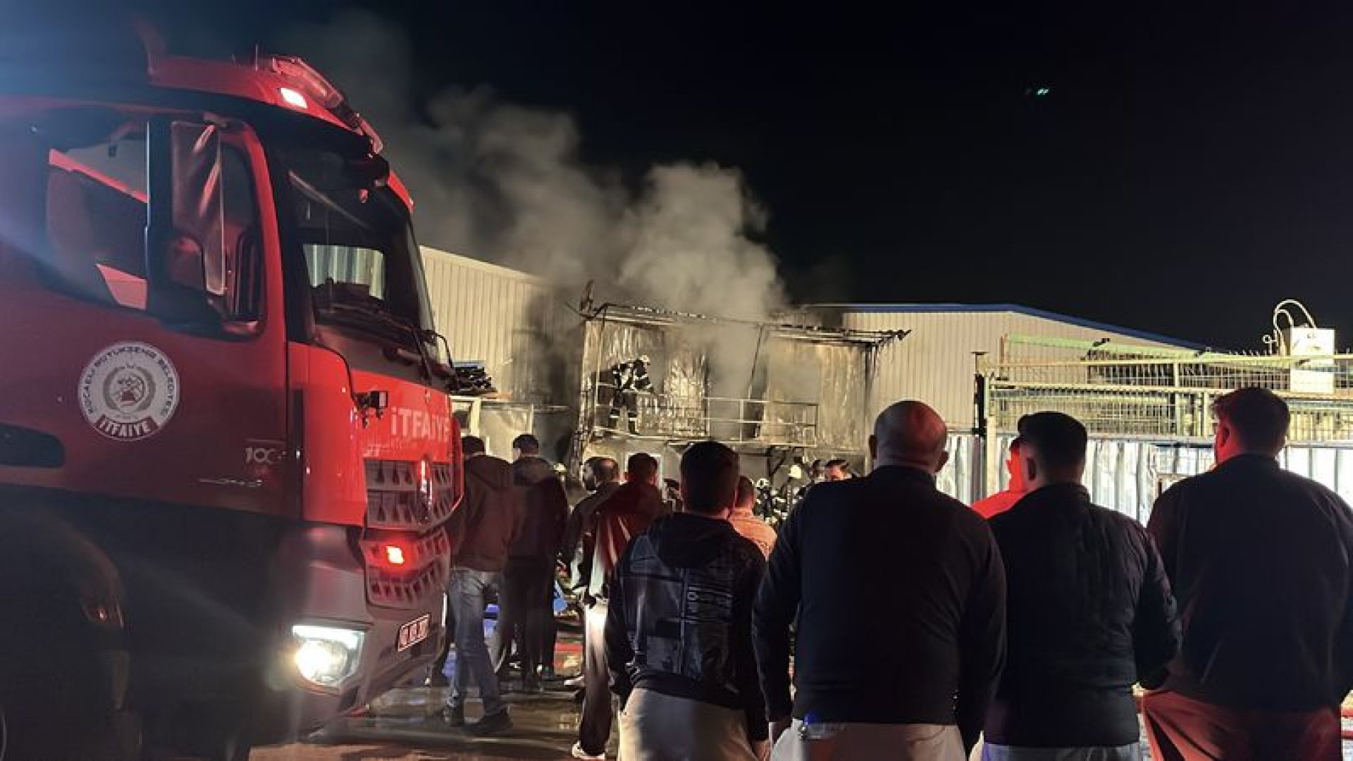 Geri dönüşüm deposunda yangın çıktı