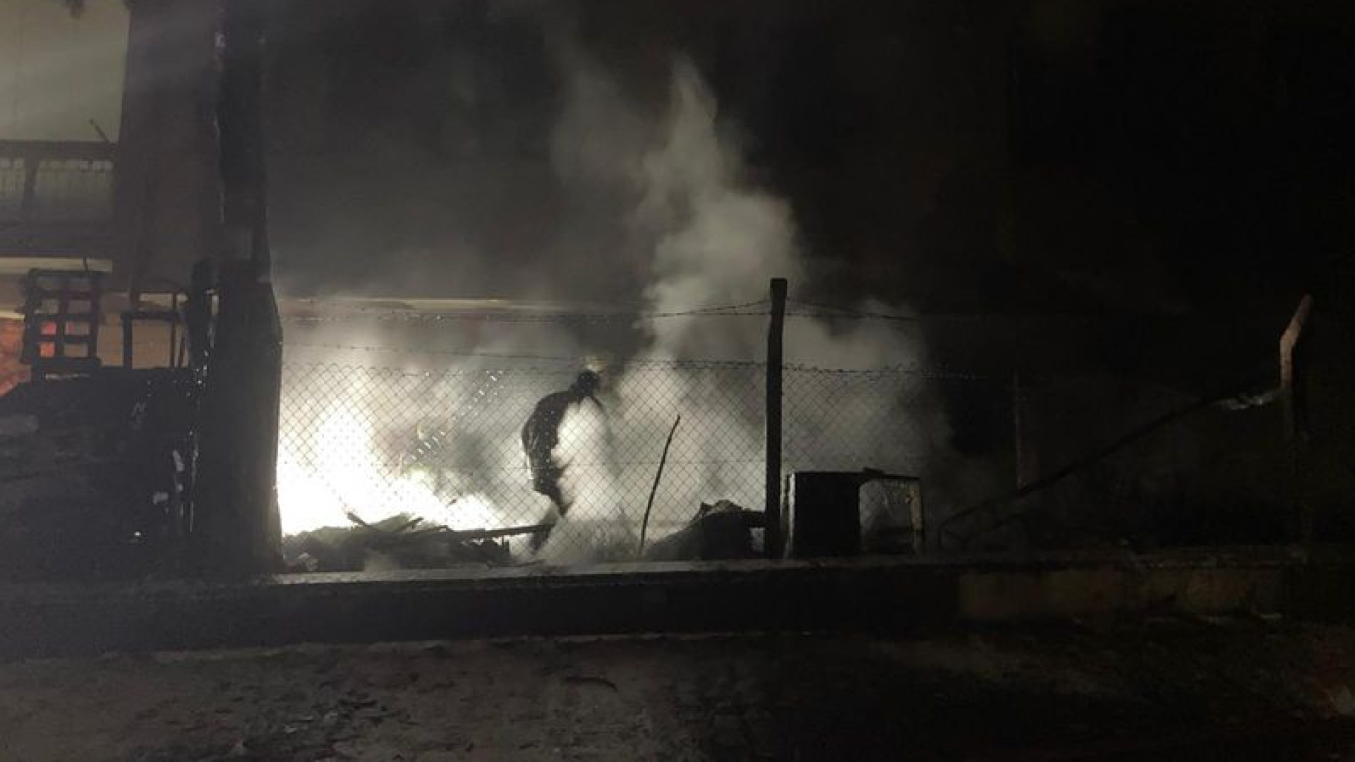 Ankara’da hurdalık alanda çıkan yangın apartmana sıçradı; 8 kişi dumandan etkilendi | Son dakika haberleri