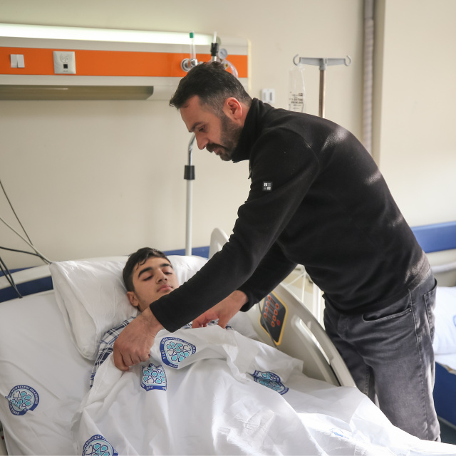 Mantardan zehirlenip entübe edildi! Babasının karaciğeriyle hayata tutundu