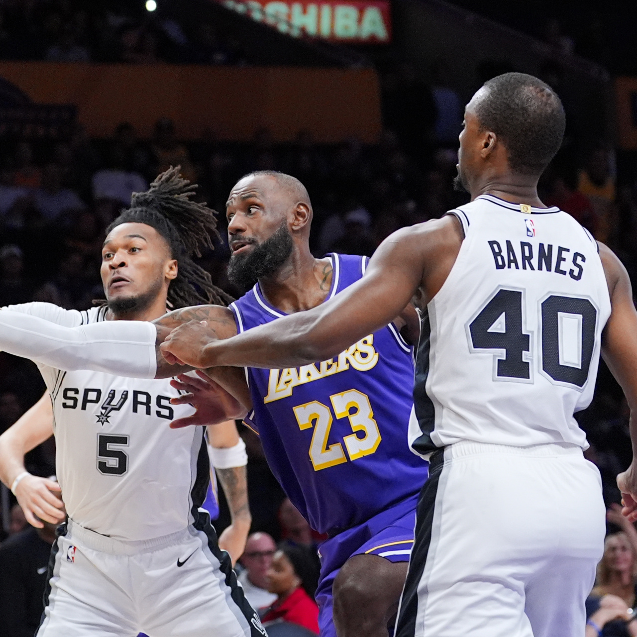 Spurs, NBA Kupası'nda konferans yarı finalinde!