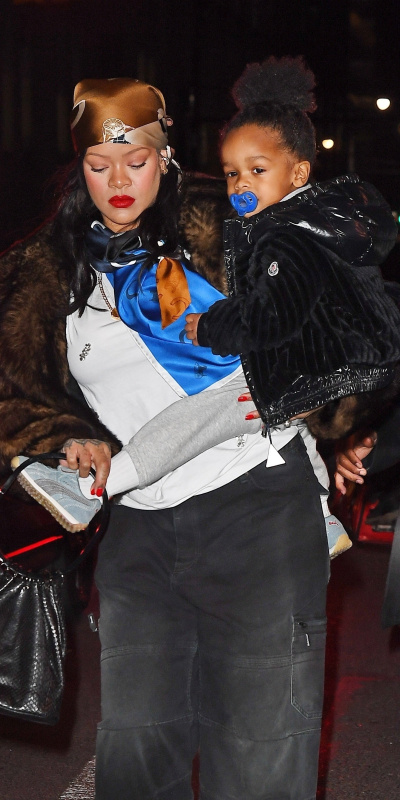 Çocuklarıyla gece gezmesinde