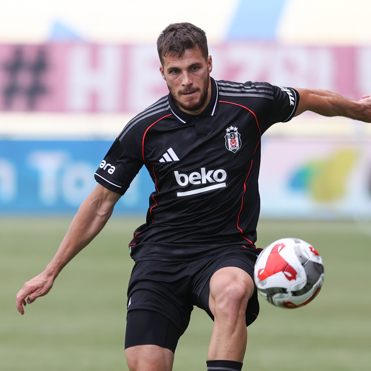 Jurasek'in yerine 2 aday!