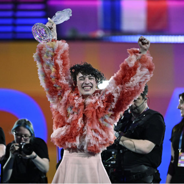 Eurovision ödülünü iade edecek