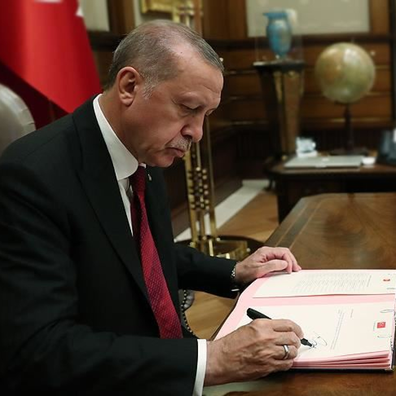 9 üniversiteye yeni rektör atandı