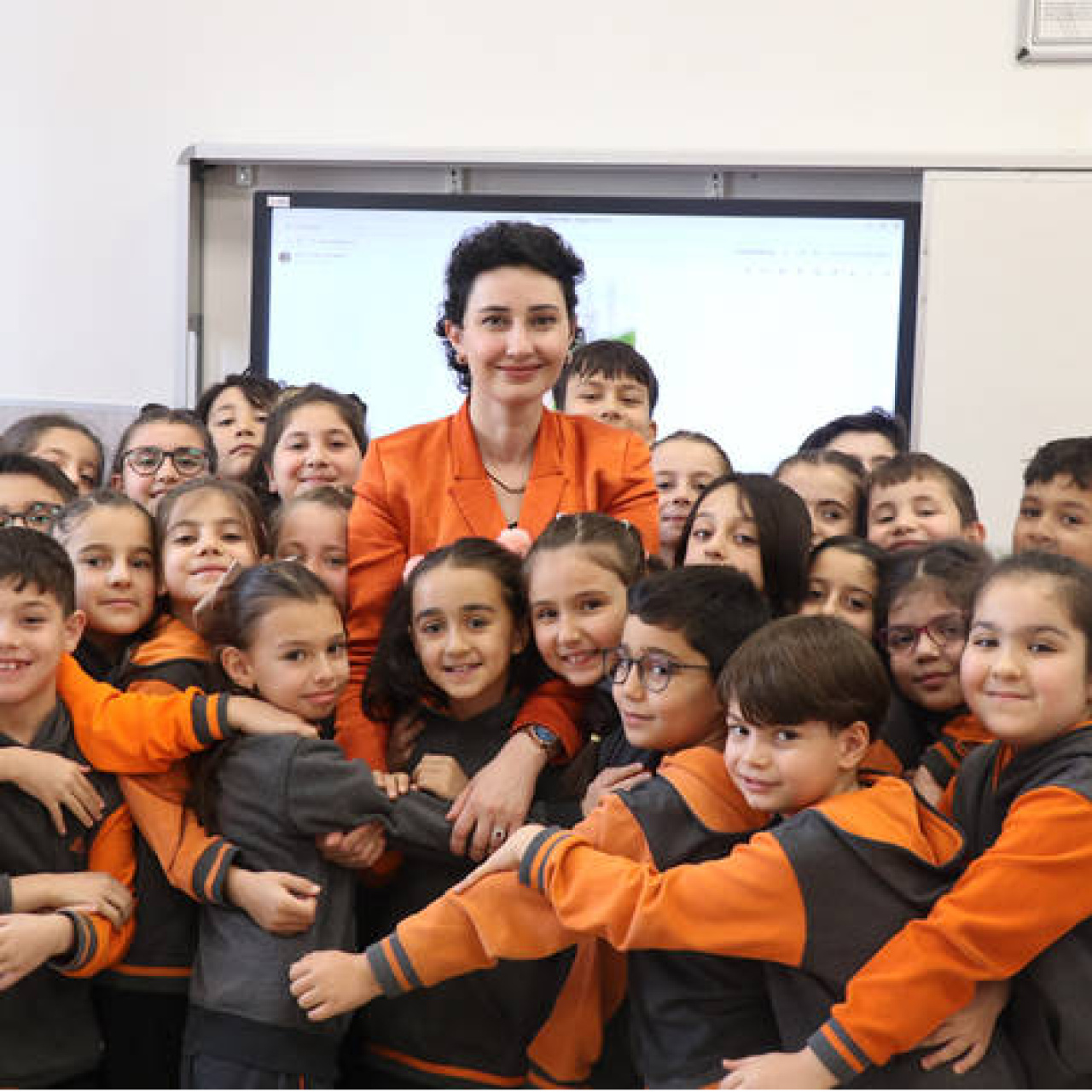 Kanseri yenen öğretmen için ders zili yeniden çaldı