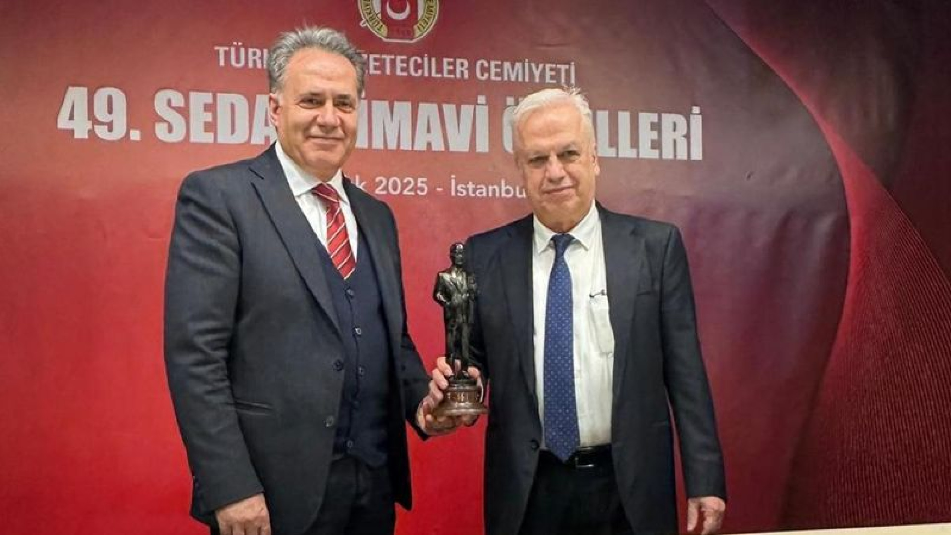 Prof. Dr. Sezai Yılmaz'a TGC Sedat Simavi ödülü | Sağlık Haberleri