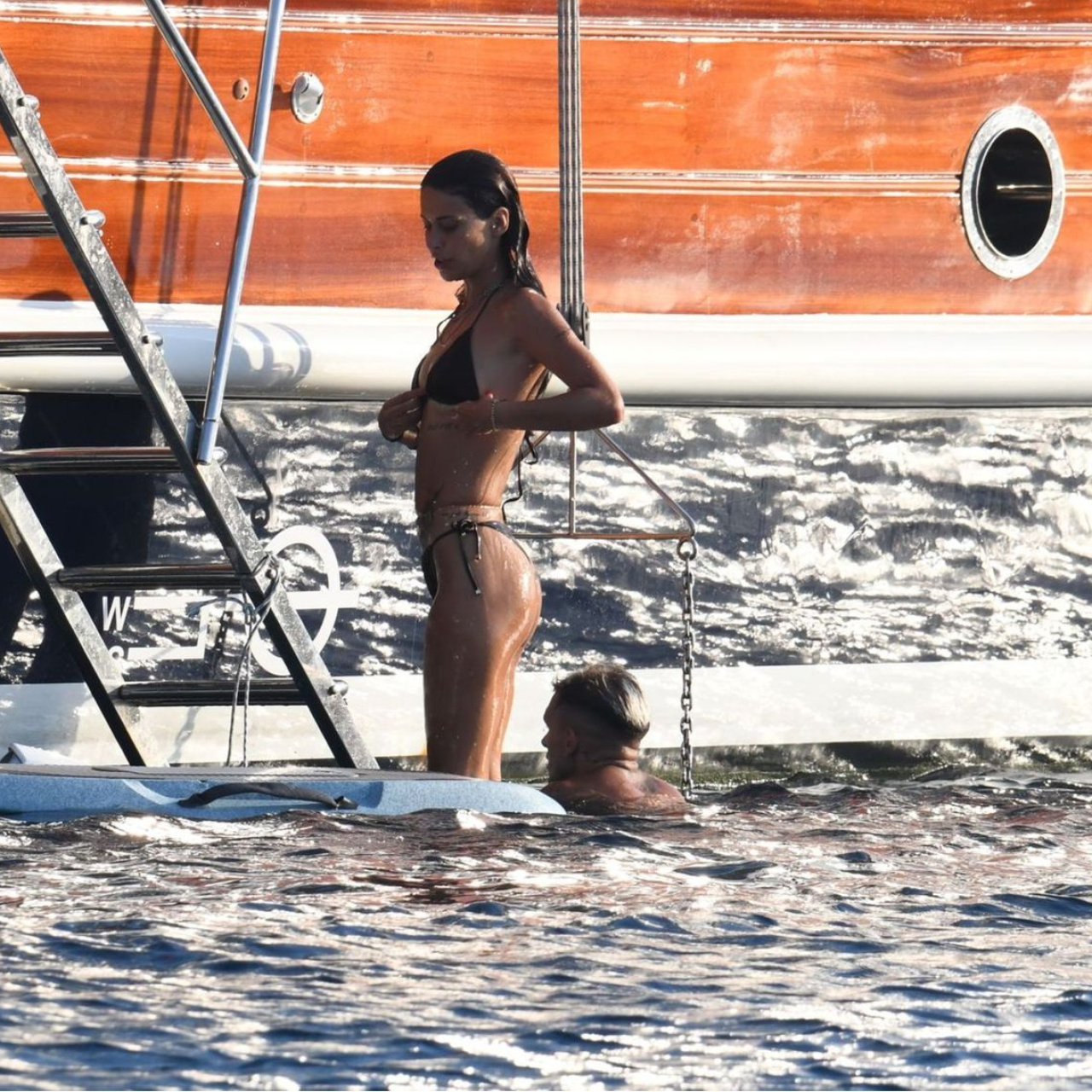 Hayatından tamamen çıkardı