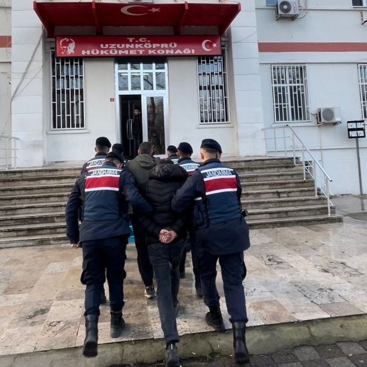 Edirne'de göçmen kaçakçılığı operasyonu: 3 tutuklama
