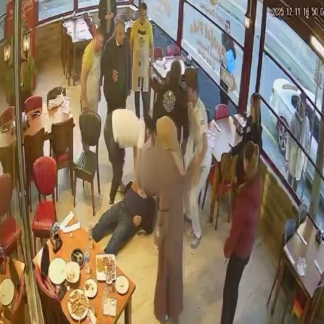 Fenalaşan müşterisini kalp masajıyla kurtardı