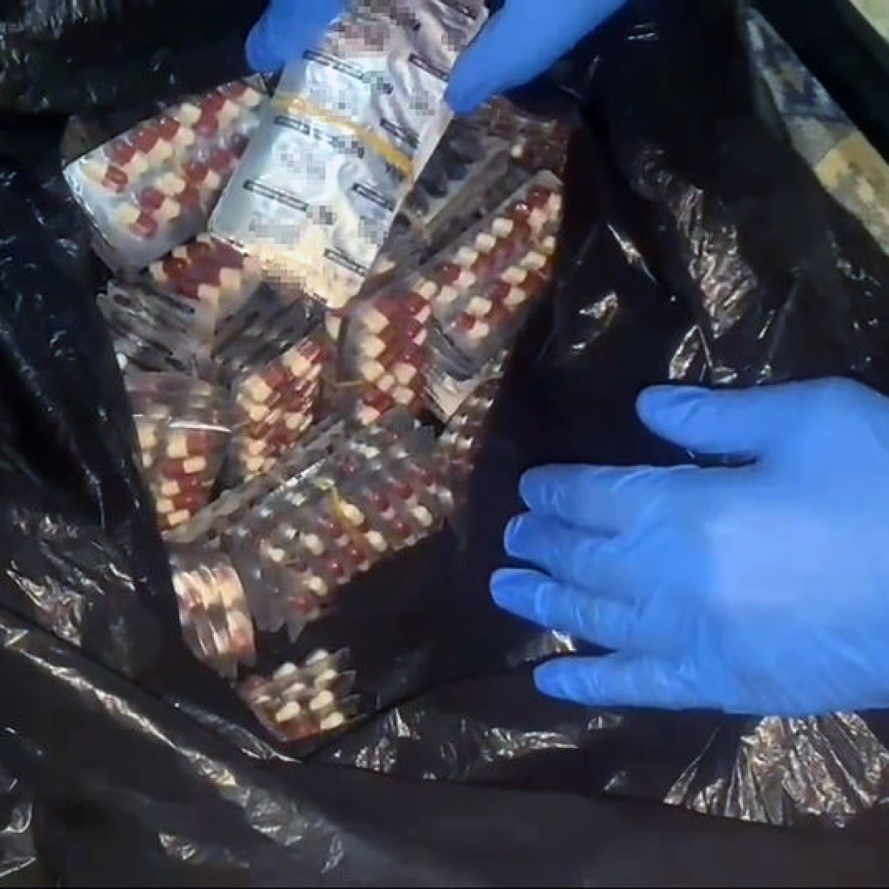 İstanbul ve İzmir'de milyonluk hap yakalandı