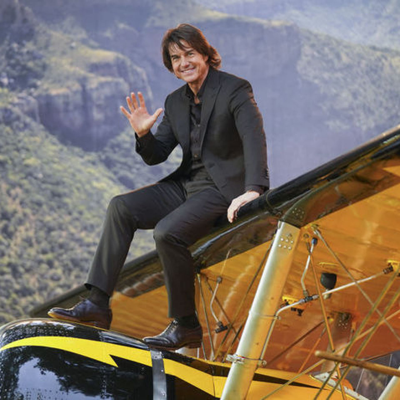 Uzaydaki ilk film Trump'a takıldı