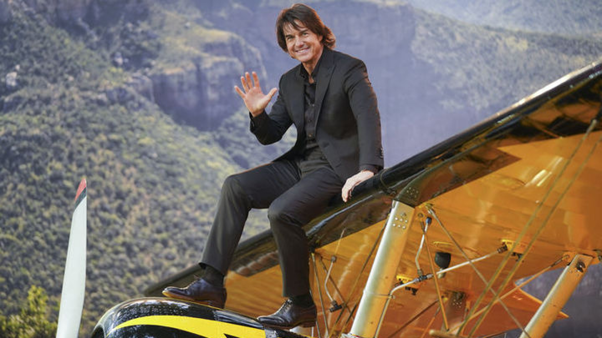 Tom Cruise'un uzayda çekeceği ilk film, Trump'a takıldı